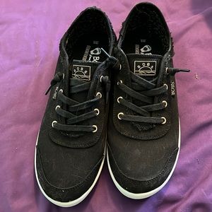 Sketchers bobs.